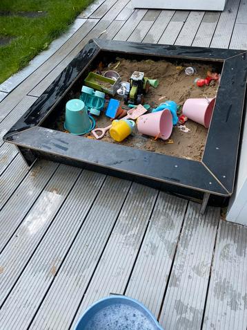Zandbak  beschikbaar voor biedingen