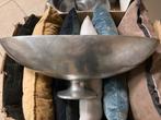Grote aluminium zilver vaas op voet, Huis en Inrichting, Woonaccessoires | Vazen, Overige materialen, Gebruikt, Overige kleuren