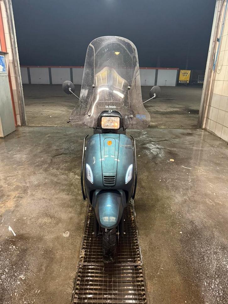 Sourini RS limited edition, Fietsen en Brommers, Scooters | Vespa, Zo goed als nieuw, Overige modellen, Maximaal 45 km/u, Benzine