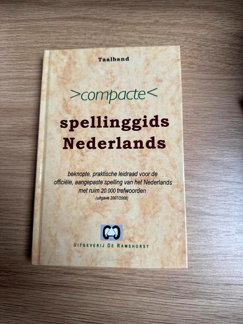 Spellinggids Nederlands - Compacte Editie, Boeken, Woordenboeken, Gelezen, Nederlands, Overige uitgevers, Ophalen of Verzenden