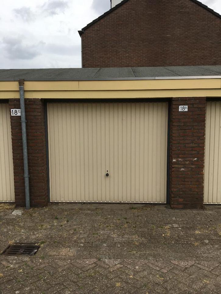 Te huur garagebox de Zeeg 18B te Barendrecht, Auto diversen, Autostallingen en Garages