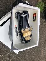 Antieke dure modelauto, Hobby en Vrije tijd, Modelauto's | 1:18, Ophalen of Verzenden, Nieuw