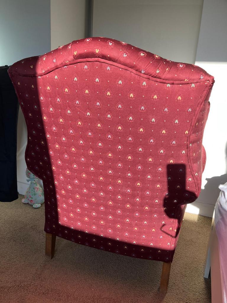 Stoel oorfauteuil, Huis en Inrichting, Stoelen, Ophalen, Zo goed als nieuw, Chesterfield vintage, Rood