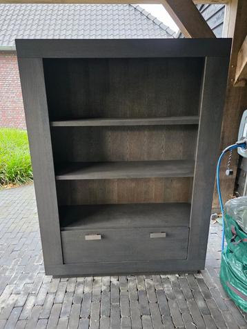 Bruine, houtstructuur kast met 1 lade beschikbaar voor biedingen