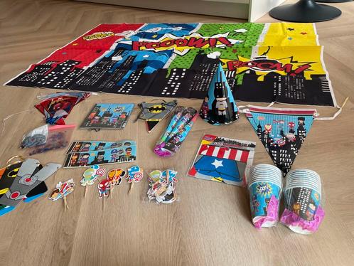 Feestpakket Superhelden versiering, Hobby en Vrije tijd, Feestartikelen, Zo goed als nieuw, Versiering, Ophalen