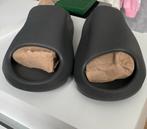 Yeezy slides, Kleding | Heren, Schoenen, Slippers, Overige kleuren, Nieuw, Ophalen of Verzenden