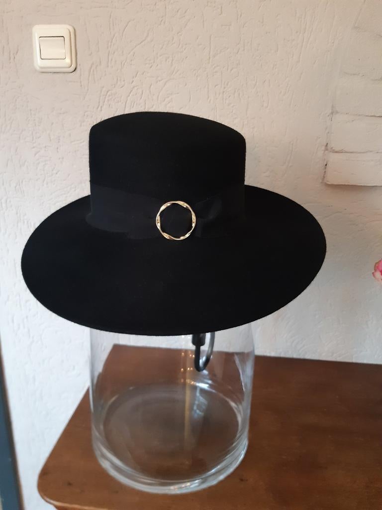 Zwarte dames hoed., Kleding | Dames, Hoeden en Petten, Ophalen of Verzenden, Zo goed als nieuw