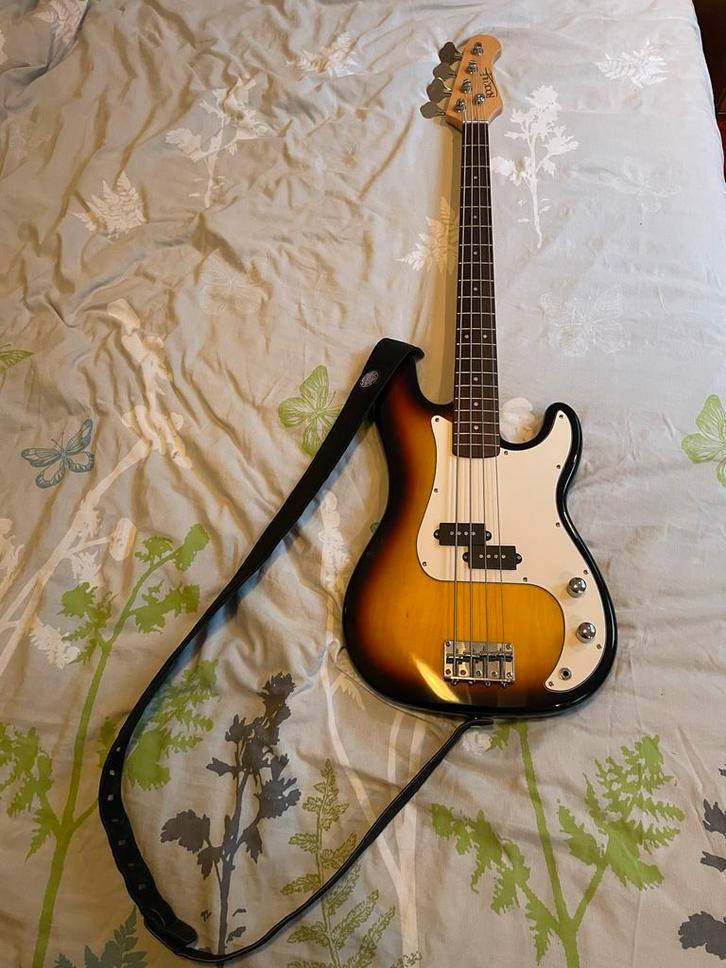 Elektrische Basgitaar startersset, Muziek en Instrumenten, Snaarinstrumenten | Gitaren | Bas, Zo goed als nieuw, Elektrisch, Ophalen