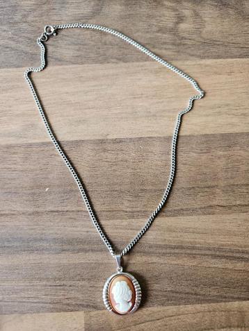 zilveren ketting  38 cm met zilv. camee hanger 3 cm hoog beschikbaar voor biedingen