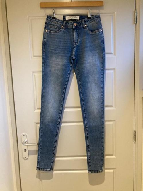 Nieuwe jeans van Circle of Trust in maat 26, Kleding | Dames, Spijkerbroeken en Jeans, Nieuw, W27 (confectie 34) of kleiner, Blauw