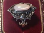 PRACHTIG BEWERKTE 925 ZILVER RING MET MELK OPAAL, Verzenden, Zilver, Ring, Met edelsteen
