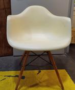 Vitra Eames - Plastic Armchair - Charles & Ray stoel, Huis en Inrichting, Stoelen, Ophalen, Gebruikt, Eén