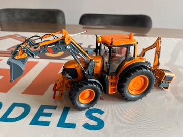 John Deere 7430 communal tractor met klepelmaaier voorlader beschikbaar voor biedingen