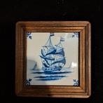 Delfts Blauw Tegeltje met Schip in Houten Lijst, Antiek en Kunst, Antiek | Wandborden en Tegels, Ophalen of Verzenden