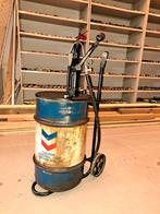 Chevron Oliedrum 50L met Steekkar en Pomp, Antiek en Kunst, Antiek | Gereedschap en Instrumenten, Ophalen