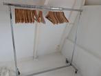 34 houten kleding hangers, Ophalen, Gebruikt, Hout