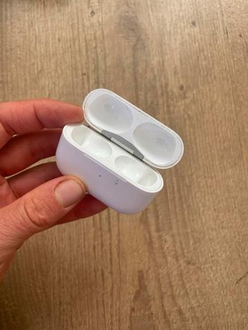 AirPod Pro Case - Laadt niet goed op beschikbaar voor biedingen