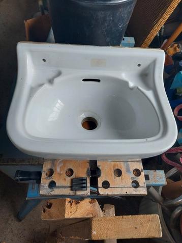 2 x kleine wastafel / fonteintje  beschikbaar voor biedingen