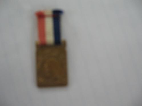 medaille 50 jaar koningin v Wilhelmina 1898 - 1948 €10.00., Verzamelen, Koninklijk Huis en Royalty, Gebruikt, Postzegel(s) of Munt(en)