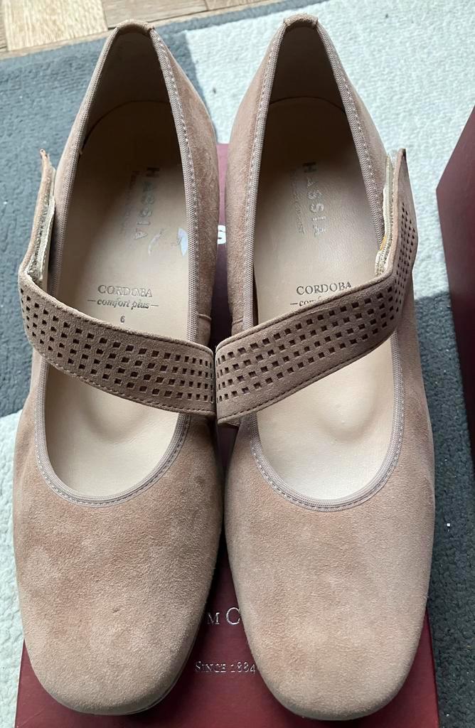 Nieuw ! beige bandschoen Hassia comfort plus 6 / 39 hakje, Kleding | Dames, Schoenen, Zo goed als nieuw, Beige, Ophalen of Verzenden