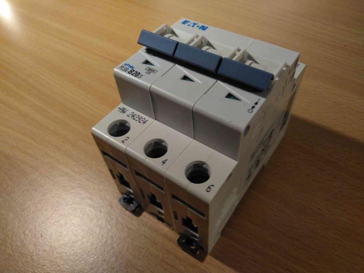 Installatieautomaat 20 Ampere 3 fase Eaton PLS6- B20/3, Hobby en Vrije tijd, Elektronica-componenten, Zo goed als nieuw, Ophalen of Verzenden