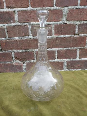 Antieke glazen karaf met stop, fraai geslepen. bol motieven. beschikbaar voor biedingen