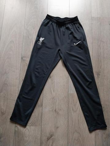 Nike Liverpool Broek Maat 147/158 beschikbaar voor biedingen