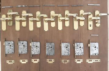 7 Messing Deurklinken met Rechthoekig Schild met Loopslot  beschikbaar voor biedingen