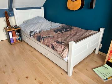Wit Houten Eenpersoonsbed (matrasmaat 90x200) met lade beschikbaar voor biedingen