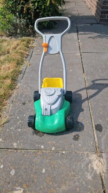 Speelgoed grasmaaier beschikbaar voor biedingen