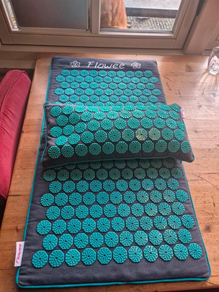 Flowee Acupressuur Mat & Kussen Set, Sport en Fitness, Massageproducten, Zo goed als nieuw, Overige typen, Ophalen of Verzenden