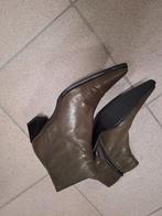 Enkellaarsjes in mosgroen, rood en bruin, Ophalen of Verzenden, Zo goed als nieuw, Bruin