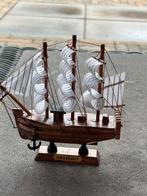 Vintage houte modelboot HMS Bounty, Hobby en Vrije tijd, Modelbouw | Boten en Schepen, Ophalen of Verzenden, Zo goed als nieuw
