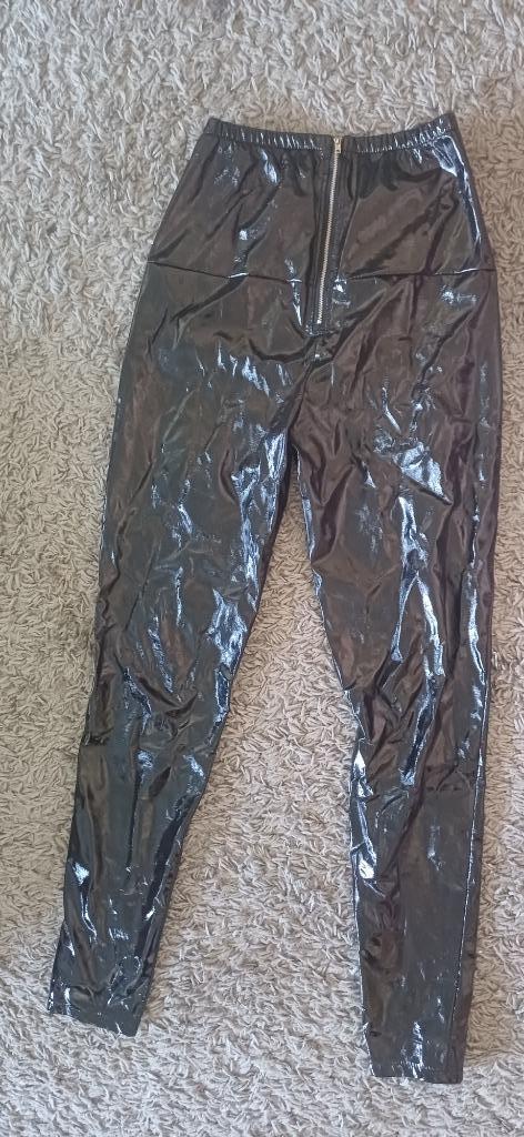 sexy lakbroek merk Only, zwart, maat S, als nieuw, Kleding | Dames, Broeken en Pantalons, Zo goed als nieuw, Maat 36 (S), Zwart