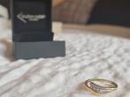 Gouden ring met 3 grote Diamanten en vele kleintjes, Sieraden, Tassen en Uiterlijk, Nieuw, Kleiner dan 17, Dame, Goud