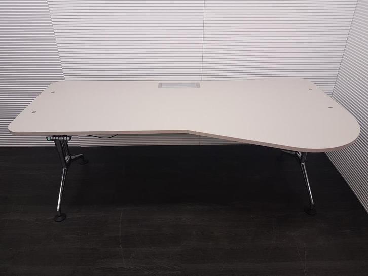 Vitra ad hoc bureau elektrisch, Huis en Inrichting, Bureaus, Gebruikt, Bureau, Elektrisch, In hoogte verstelbaar, Ophalen