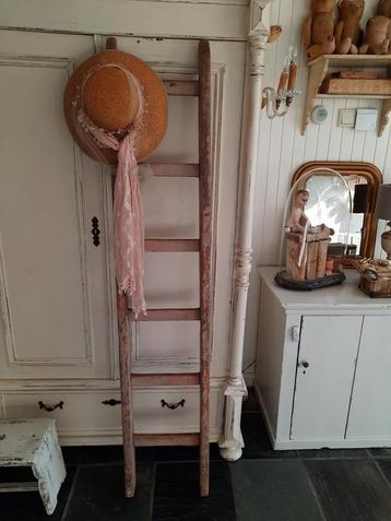 Leuke oude brocante houten ladder.