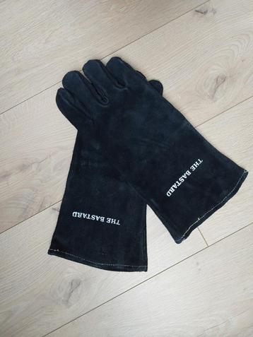 The Bastard hittebestendige handschoenen beschikbaar voor biedingen