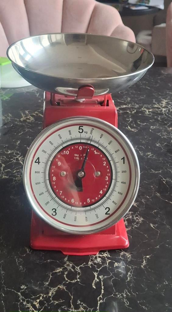 Ouderwetse rode weegschaal, Witgoed en Apparatuur, Weegschalen, Ophalen of Verzenden, Personenweegschaal, 100 kg of meer