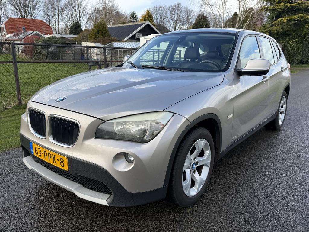 BMW X1 sDrive18i Executive PANODAK/CRUISE/ECC/PDC (bj 2011), Auto's, BMW, Euro 5, Achterwielaandrijving, Zwart, 4 cilinders