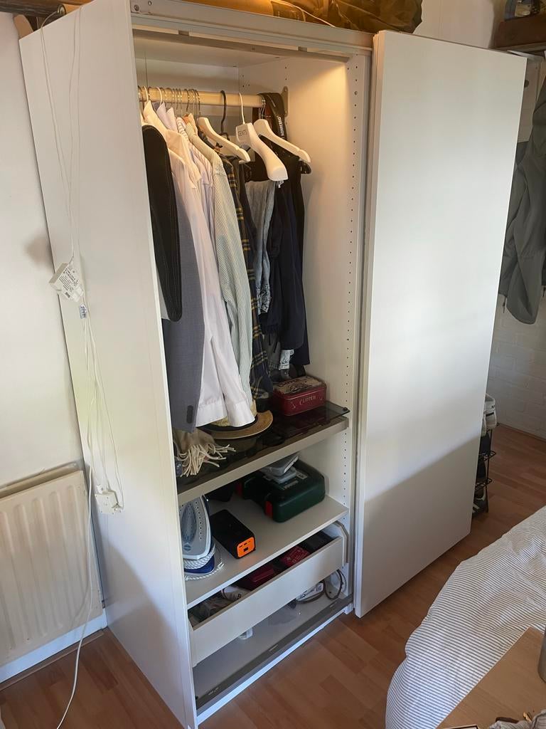IKEA PAX kast met schuifdeuren en verlichting, Ophalen, Zo goed als nieuw