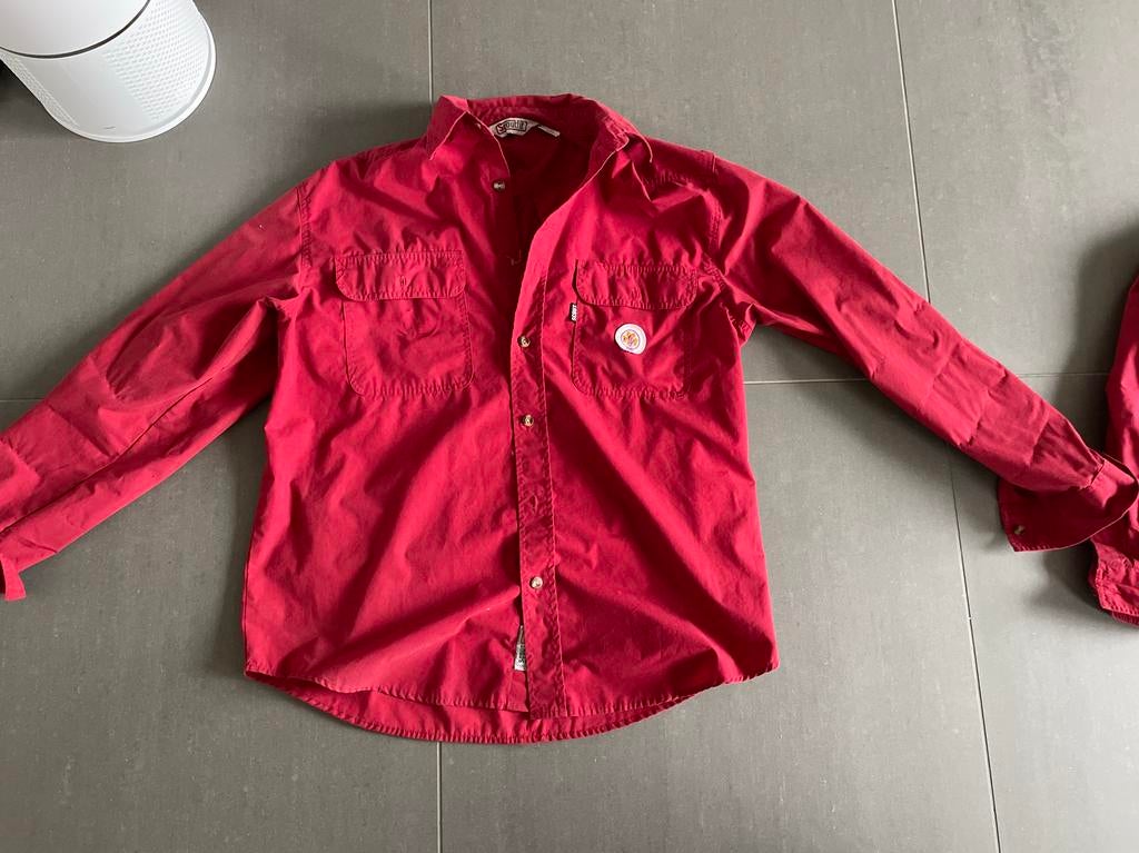 Scouting shirt Rood maat M mannen explorers of jongeren, Verzamelen, Scouting, Gebruikt, Scoutfit, Nulderpad 1zeewolde, Ophalen of Verzenden