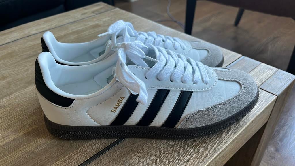 Sneakers, Wit, Nieuw, Ophalen of Verzenden, Sneakers of Gympen