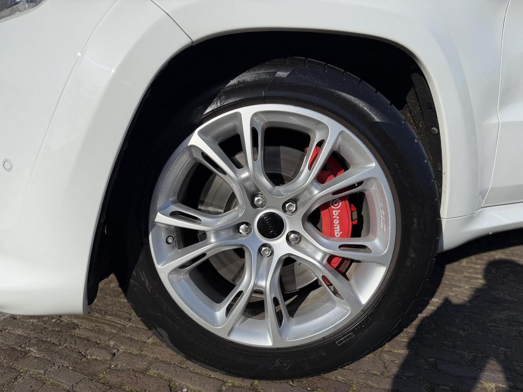 Jeep Grand Cherokee 6.4 V8 SRT8 | Pano | Volledig Onderhoude, Auto's, Jeep, Automaat, Euro 5, Wit, 156 €/maand