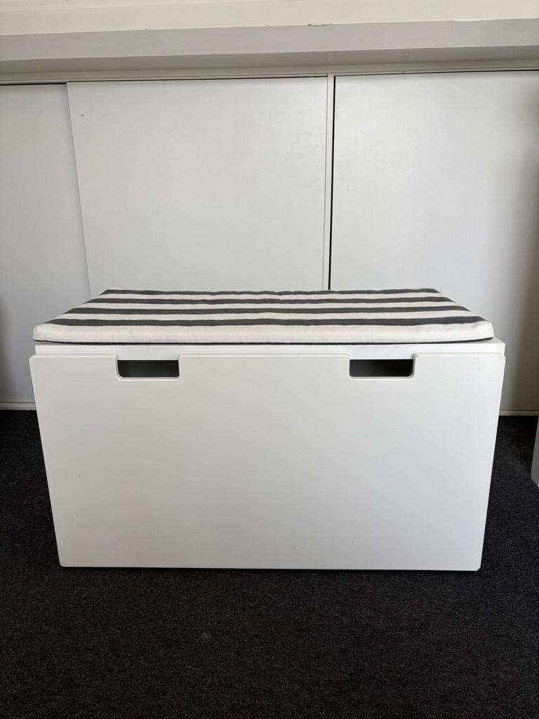 IKEA SMÅSTAD speelgoedkist met bank en kussen, Huis en Inrichting, Woonaccessoires | Kisten, Ophalen, 50 tot 100 cm, Zo goed als nieuw