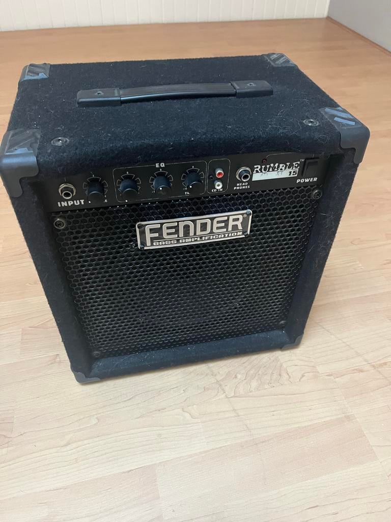 Fender Rumble 15 Basgitaarversterker - Compact en Krachtig, Muziek en Instrumenten, Versterkers | Bas en Gitaar, Ophalen, Gebruikt