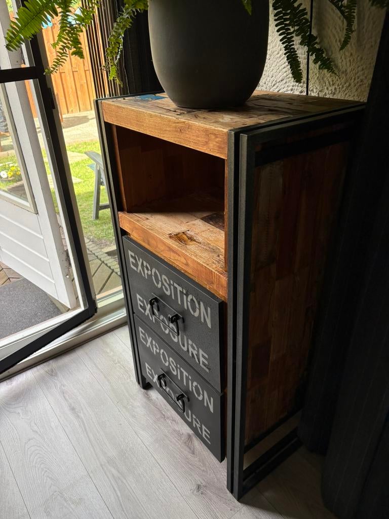 Super mooie kast zwaar mahoniehout bieden, Ophalen, Zo goed als nieuw, 25 tot 50 cm