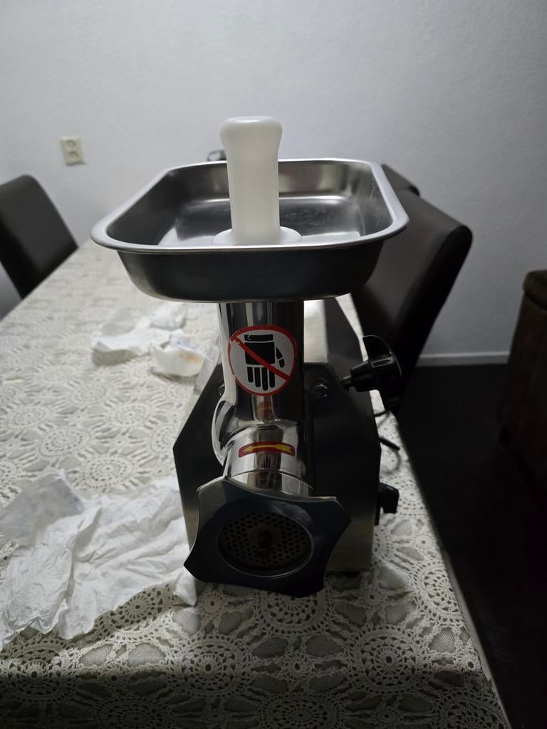 Gehaktmolen maxima 12  professionele 750 watt, 4 liter of meer, Ophalen of Verzenden, Zo goed als nieuw, 3 snelheden of meer