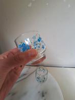 2 Vintage Arcoroc Veronica glaasjes, vergeet-me-nietjes 70's, Verzamelen, Glas en Borrelglaasjes, Ophalen of Verzenden