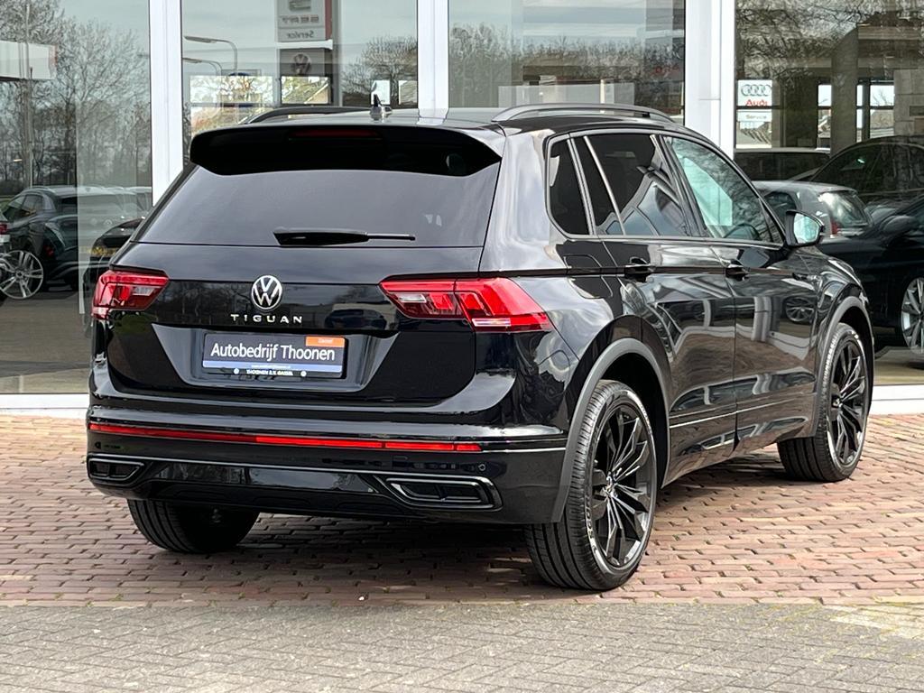 Volkswagen Tiguan 1.5 150pk DSG R-Line Business+ Black Style, Auto's, Volkswagen, Stof, 150 pk, Zwart, 14 km/l